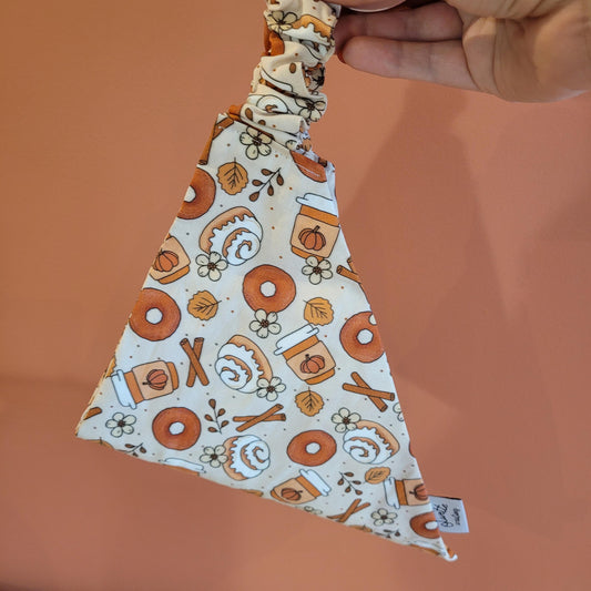 Bandana élastique  motif automne, cannelle et cinamon roll
