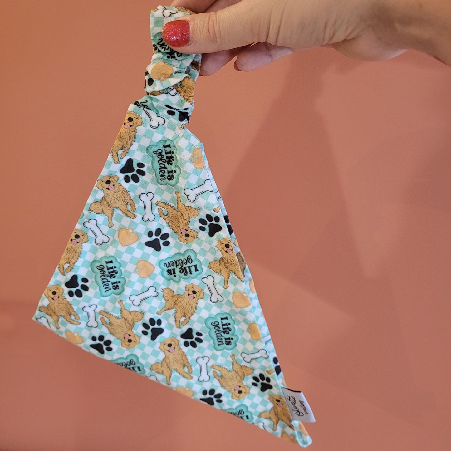 Bandana élastique - motif golden retriever à damier vert et blanc